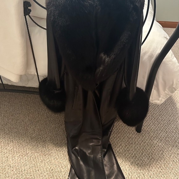 FULL LENGTH FOX & LEATHER COAT (MEDIUM) - Picture 2 of 4